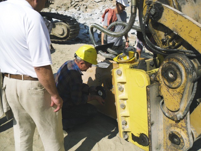 Montaż młota hydraulicznego dla jednej z firm